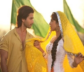 Watch: Shahid-Priyanka romance in 'Allah Jaane'